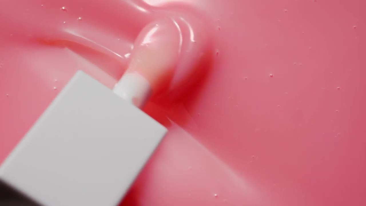 Neutrogena Makeup campaigns first seen Mar 2025.